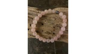 Pierres roses : quartz rose, rhodonite et la symbolique de la douceur